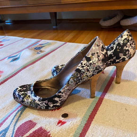 Nine West pump - Picture 3 of 8